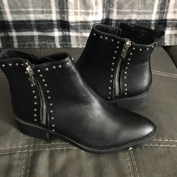Catherine Malandrino black studded booties - Picture 4 of 5